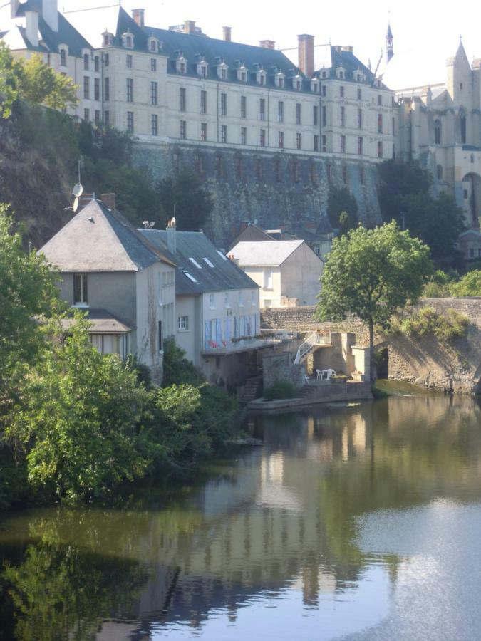 Bed and Breakfast Moulin De L'Abbesse Thouars Exterior foto